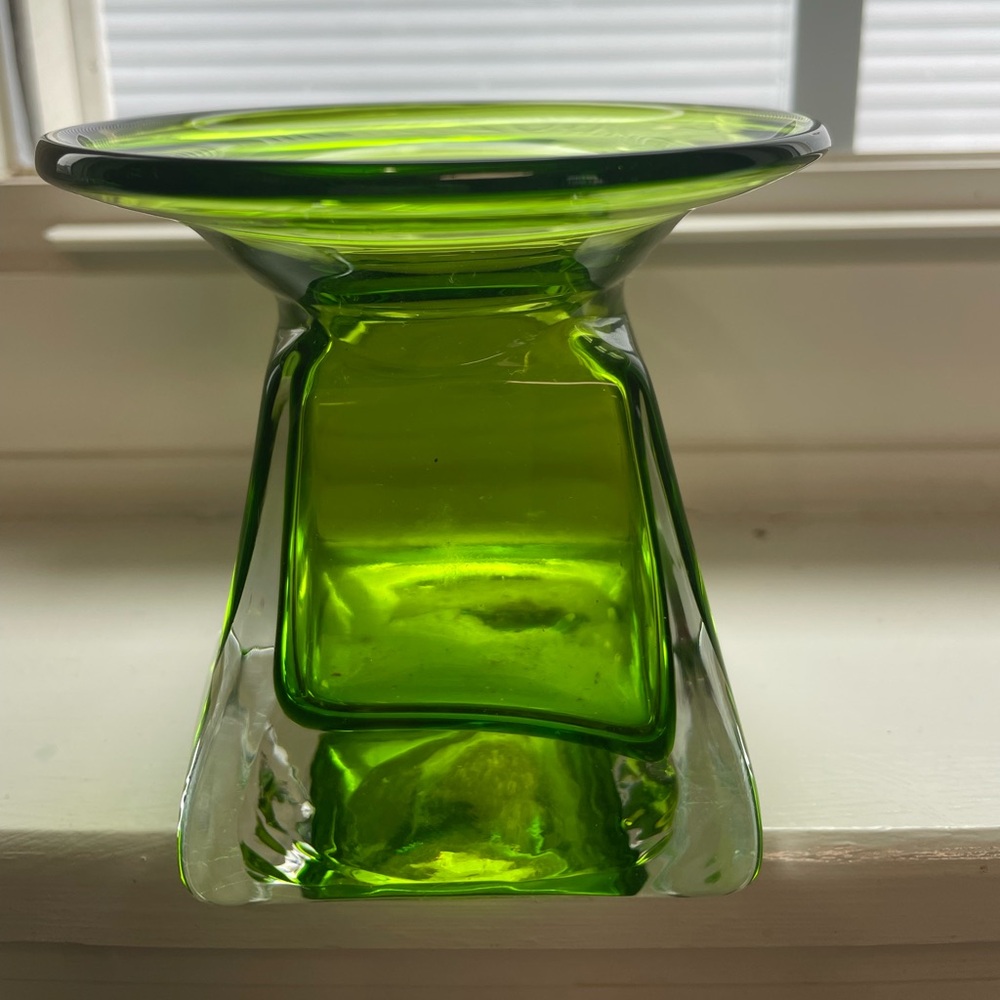MCM Hand Blown Green Glass Vase 4 Inches Wide Mouth Hippy Trippy Mushrooms - Picture 2 of 5